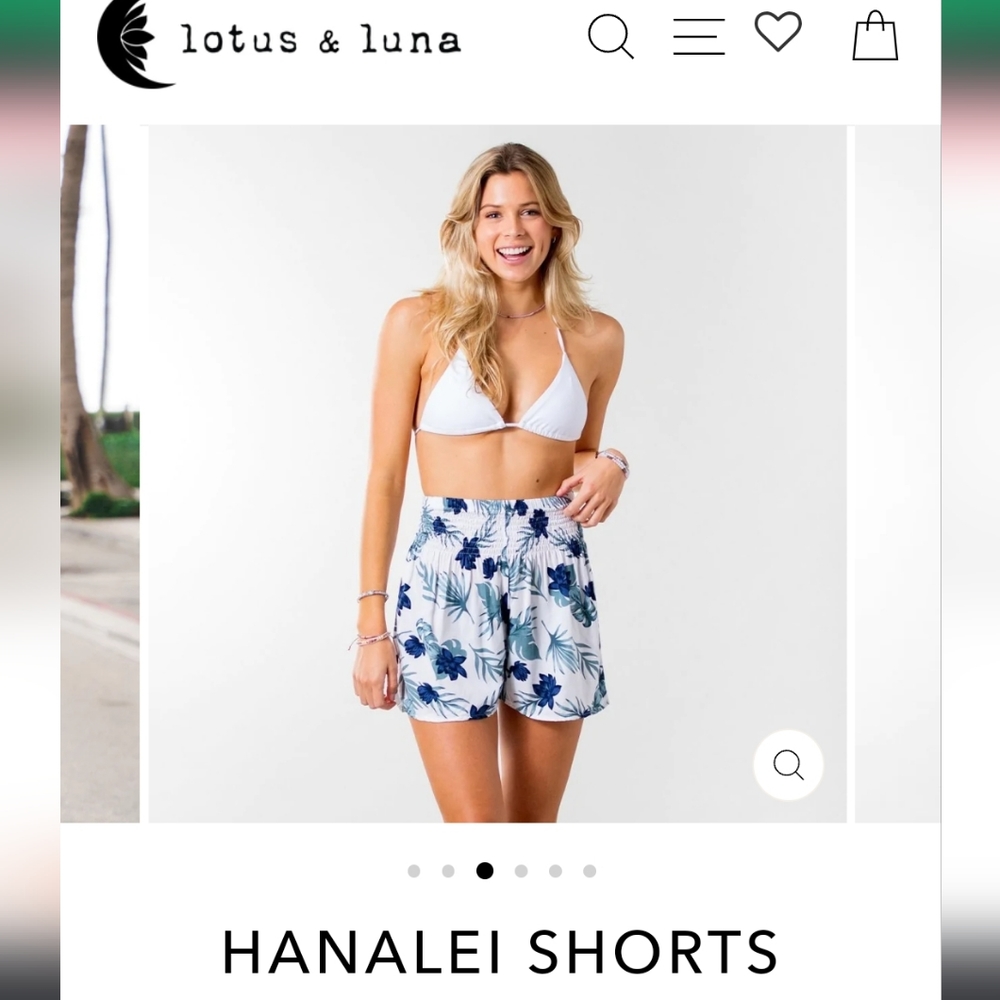 Lotus and Luna Hanalei shorts white and blue floral print size s/m